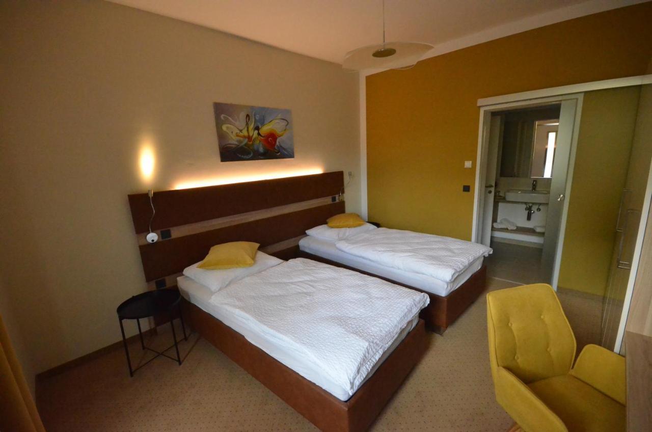 Hotel Wartmannstetterhof à Wartmannstetten Extérieur photo